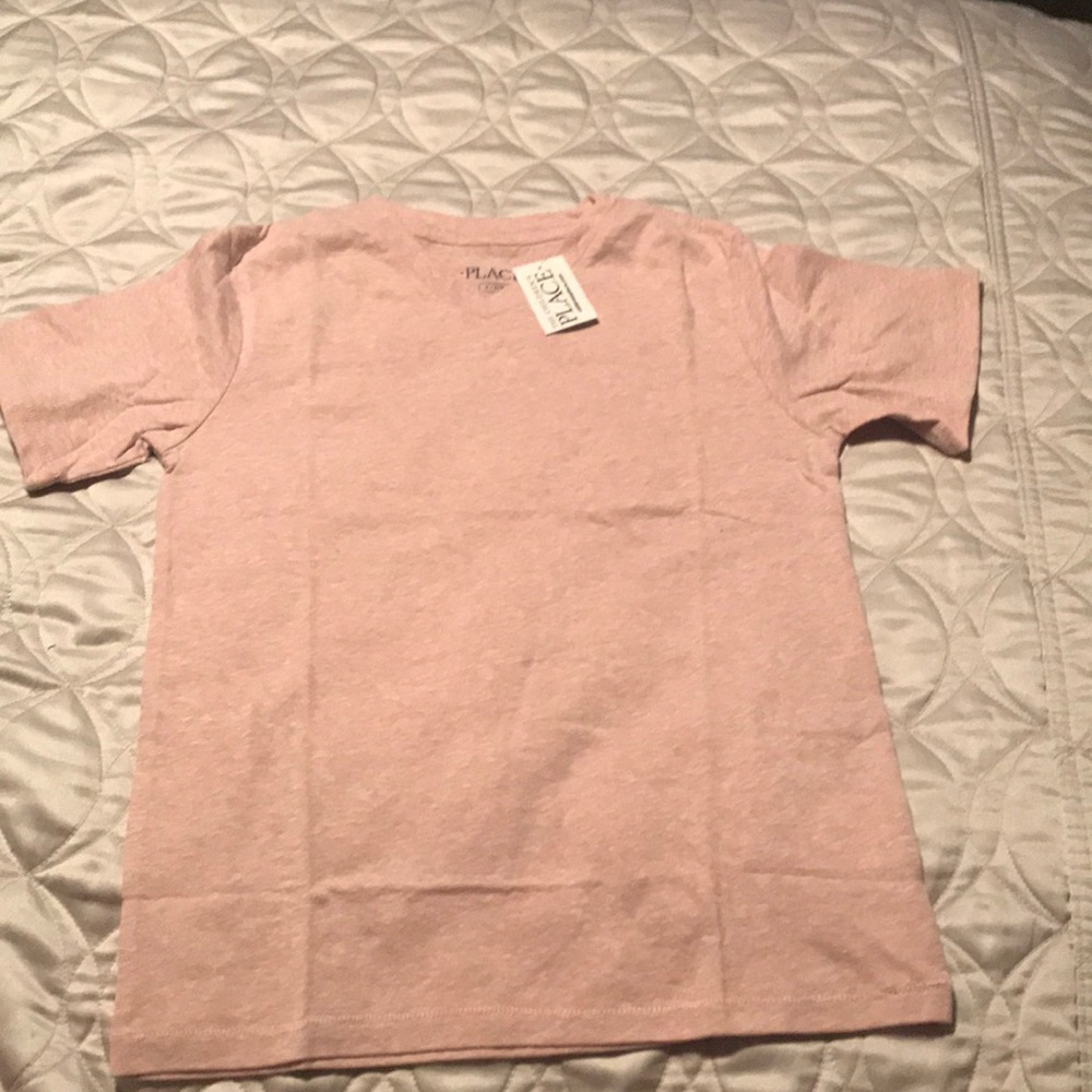 The Children’s Place tee. Size S. 5/6